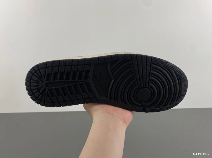 HYPE OG Low Jordan Mocha 1 Air CZ0790-102 0808